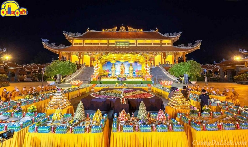 le-hoi-den-quan-giu-vang